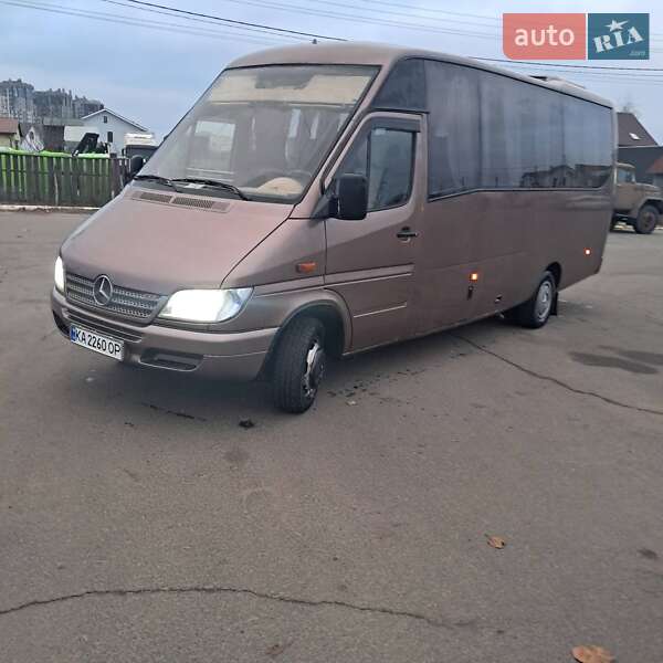 Приміський автобус Mercedes-Benz Sprinter 2001 в Бучі