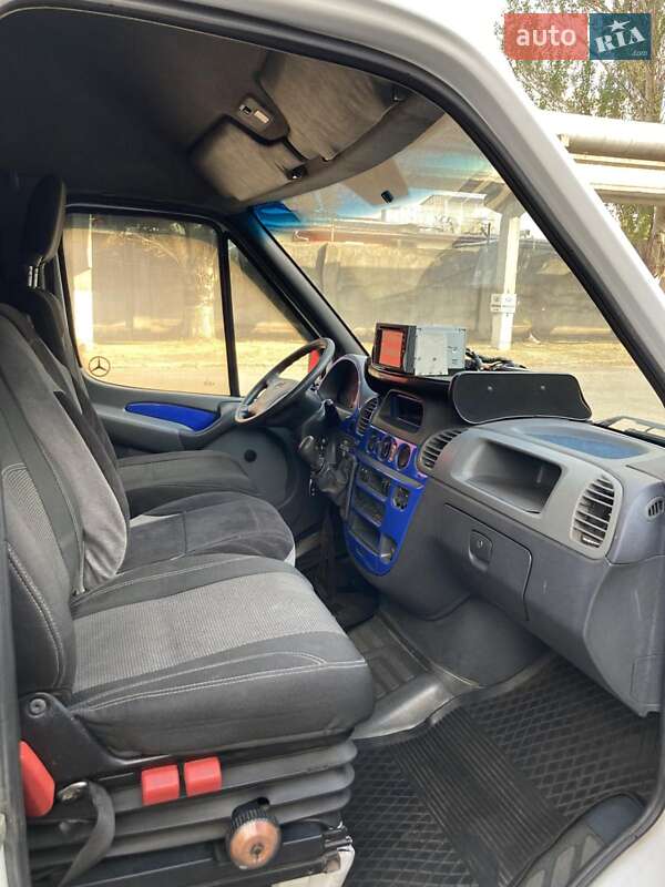 Вантажний фургон Mercedes-Benz Sprinter 2003 в Миколаєві фото 5 Вантажний фургон Mercedes-Benz Sprinter 2003 в Миколаєві