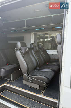 Микроавтобус Mercedes-Benz Sprinter 2011 в  фото 4 Микроавтобус Mercedes-Benz Sprinter 2011 в