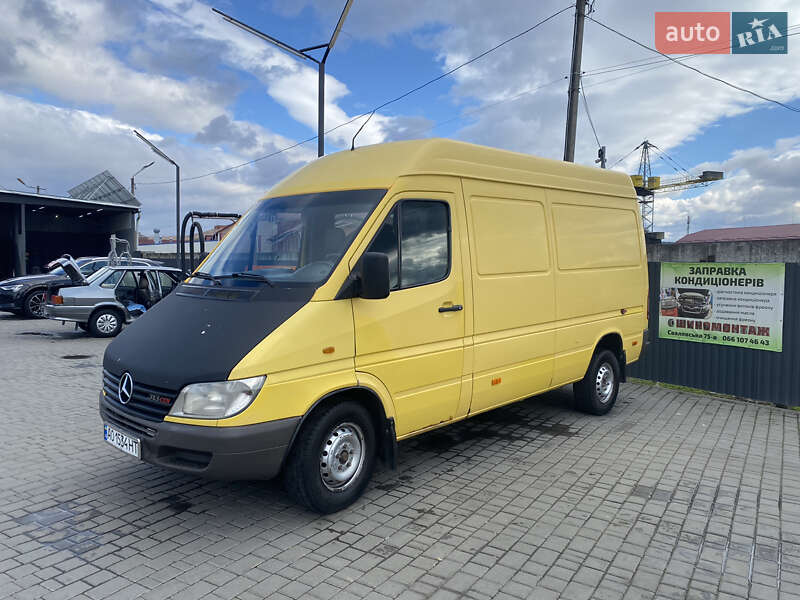 Вантажний фургон Mercedes-Benz Sprinter 2003 в Мукачевому
