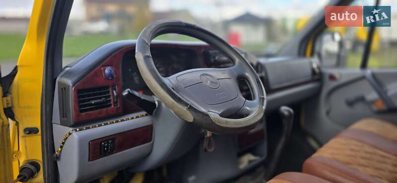 Вантажопасажирський фургон Mercedes-Benz Sprinter 1998 в Чернівцях