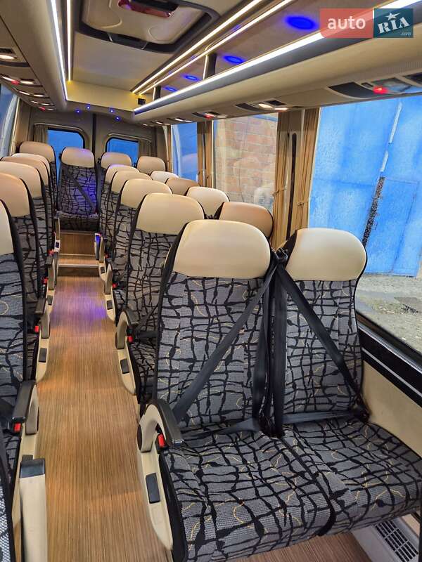 Туристичний / Міжміський автобус Mercedes-Benz Sprinter 2015 в Чернівцях