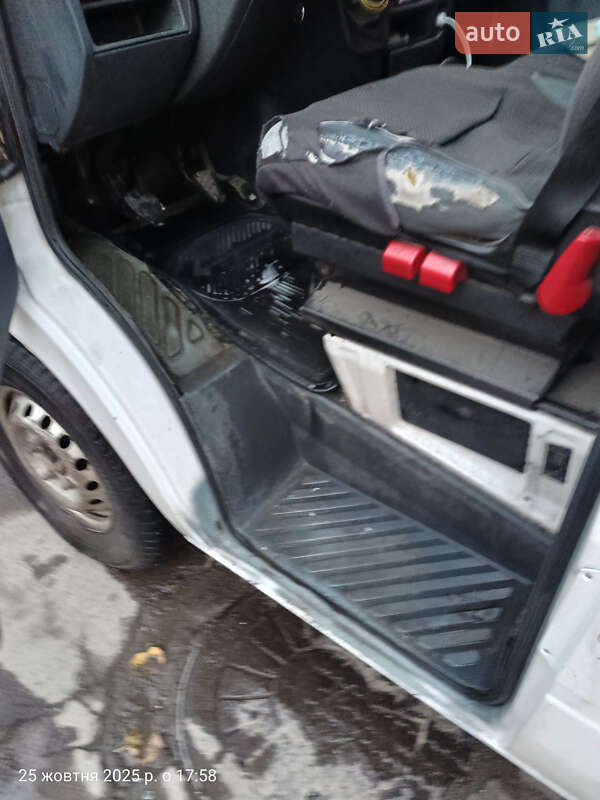 Вантажний фургон Mercedes-Benz Sprinter 2003 в Рівному фото 17 Вантажний фургон Mercedes-Benz Sprinter 2003 в Рівному