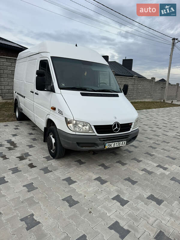 Вантажний фургон Mercedes-Benz Sprinter 2005 в Рівному