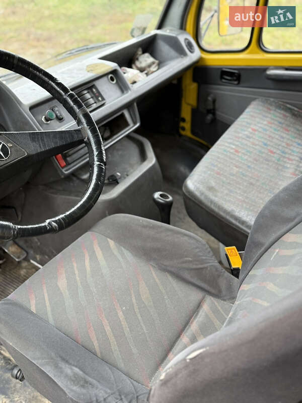 Грузовой фургон Mercedes-Benz Sprinter 1994 в Львове