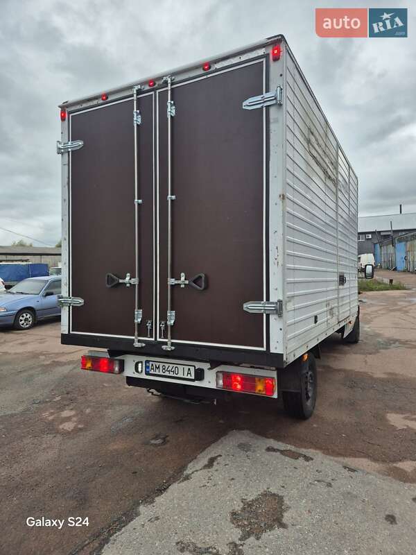 Вантажний фургон Mercedes-Benz Sprinter 2000 в Житомирі