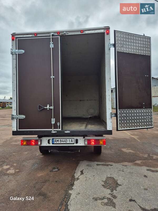 Вантажний фургон Mercedes-Benz Sprinter 2000 в Житомирі