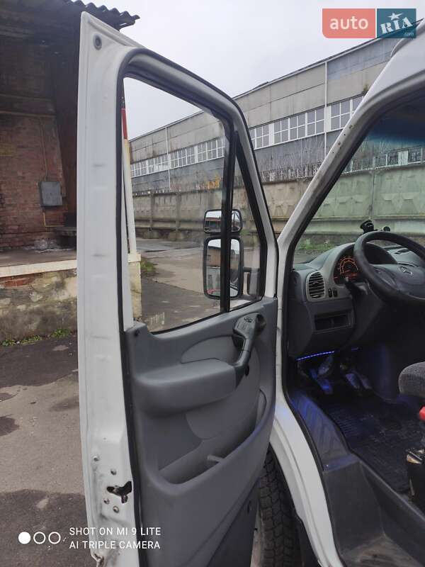Грузовой фургон Mercedes-Benz Sprinter 2002 в Голованевске