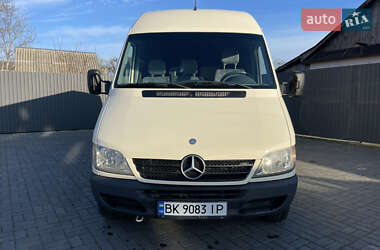 Грузовой фургон Mercedes-Benz Sprinter 2004 в Ровно