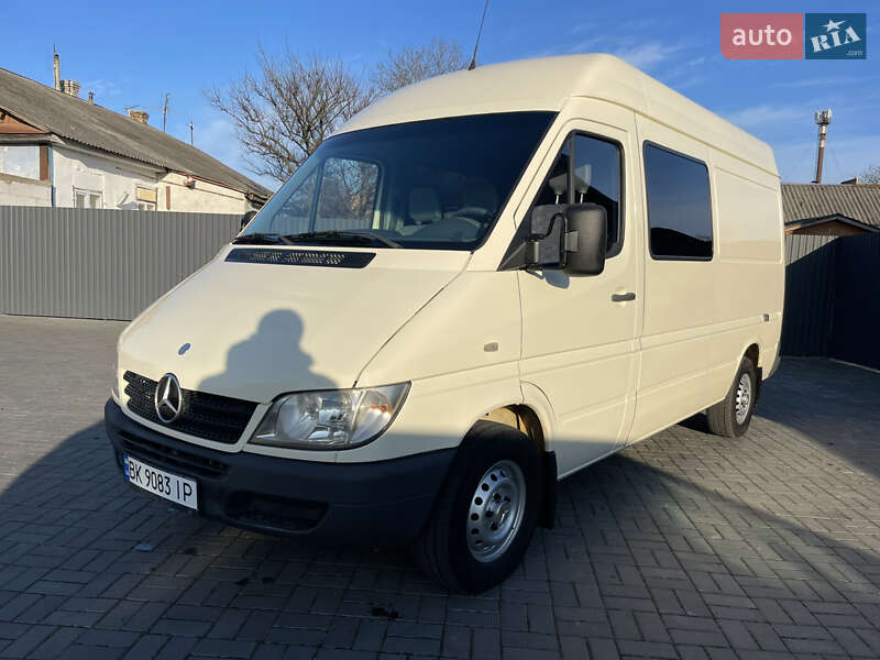 Вантажний фургон Mercedes-Benz Sprinter 2004 в Рівному фото 2 Вантажний фургон Mercedes-Benz Sprinter 2004 в Рівному