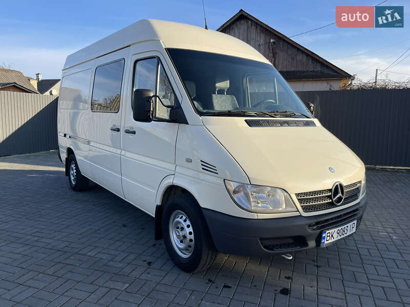 Вантажний фургон Mercedes-Benz Sprinter 2004 в Рівному фото 8 Вантажний фургон Mercedes-Benz Sprinter 2004 в Рівному