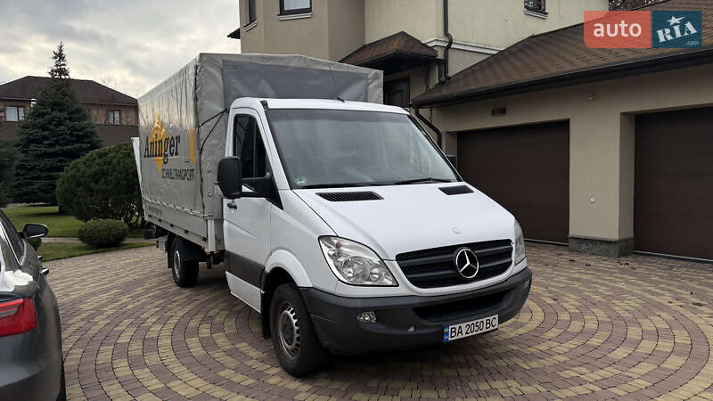 Тентований Mercedes-Benz Sprinter 2012 в Стоянці