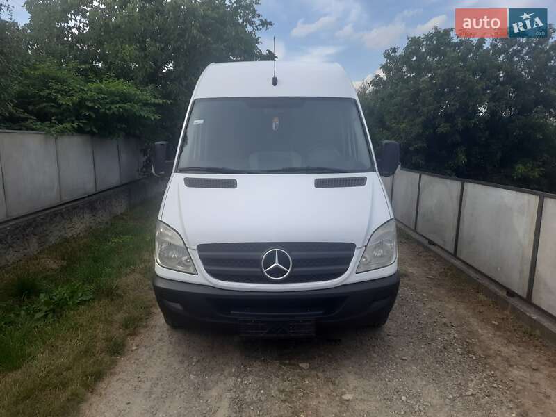 Грузовой фургон Mercedes-Benz Sprinter 2012 в Черновцах
