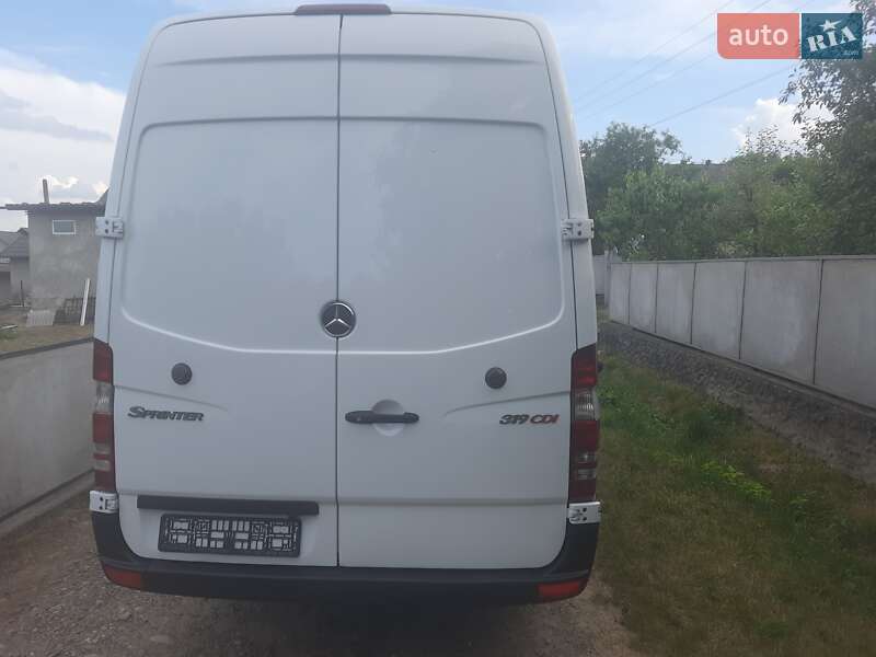 Грузовой фургон Mercedes-Benz Sprinter 2012 в Черновцах