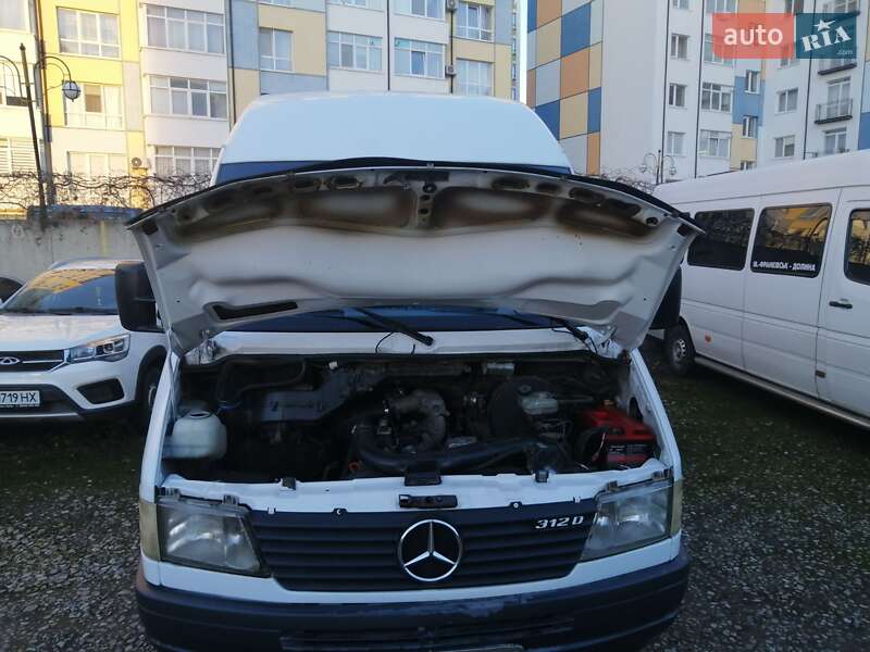 Микроавтобус Mercedes-Benz Sprinter 2000 в Ивано-Франковске