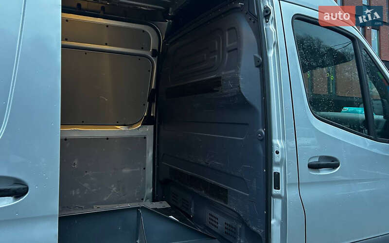Вантажний фургон Mercedes-Benz Sprinter 2020 в Чернівцях