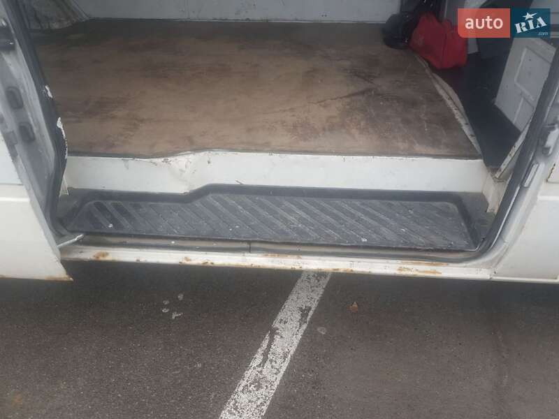Микроавтобус Mercedes-Benz Sprinter 2002 в Киеве фото 6 Микроавтобус Mercedes-Benz Sprinter 2002 в Киеве