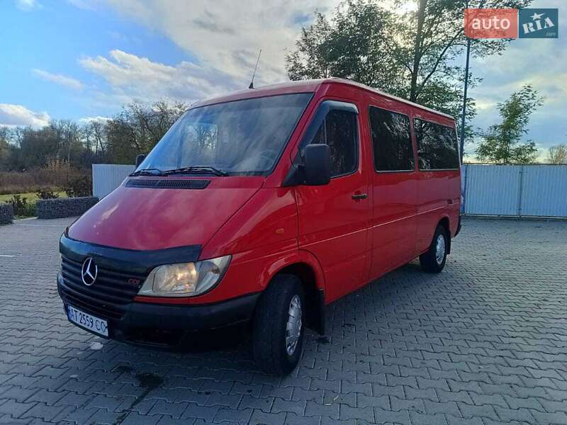 Вантажопасажирський фургон Mercedes-Benz Sprinter 2000 в Снятині