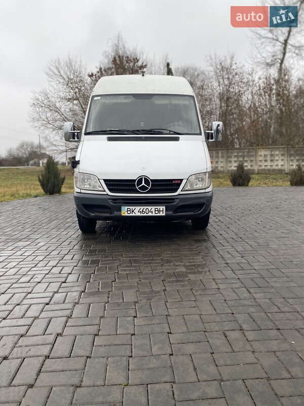 Грузовой фургон Mercedes-Benz Sprinter 2005 в Корце