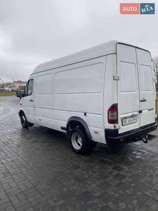 Грузовой фургон Mercedes-Benz Sprinter 2005 в Корце