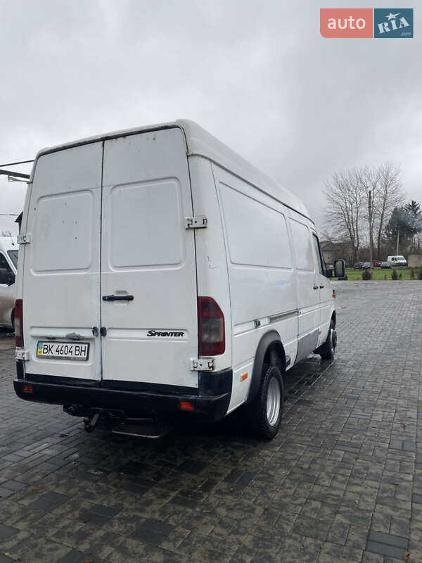 Грузовой фургон Mercedes-Benz Sprinter 2005 в Корце
