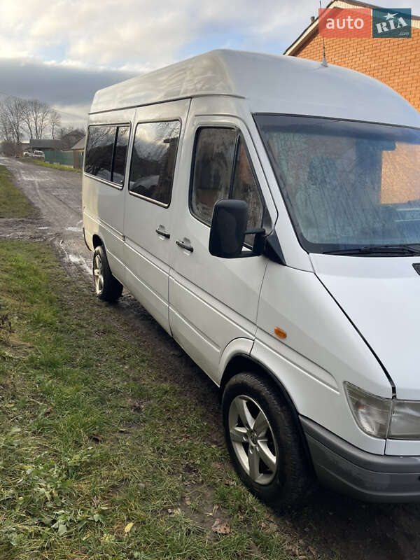 Седан Mercedes-Benz Sprinter 2000 в Уланові