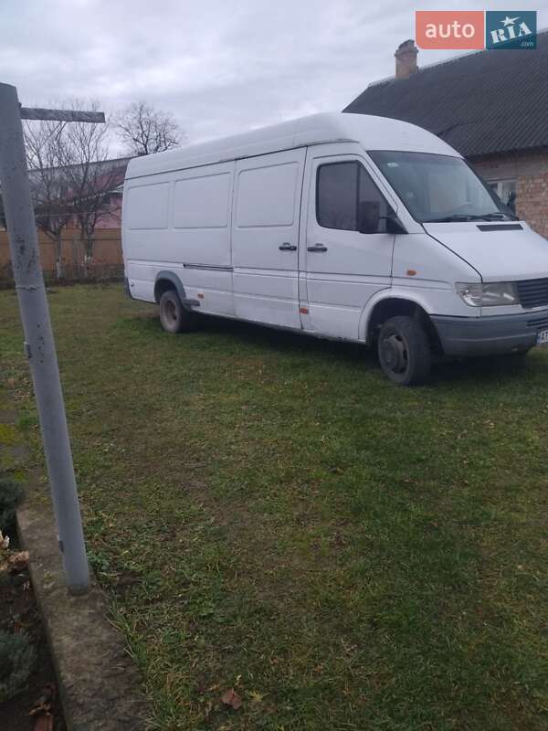 Вантажний фургон Mercedes-Benz Sprinter 1997 в Надвірній