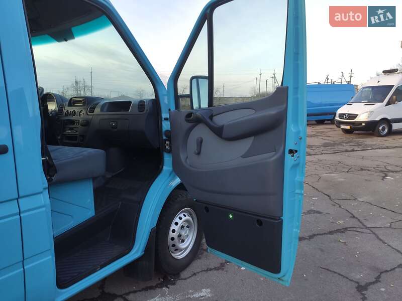 Вантажний фургон Mercedes-Benz Sprinter 2005 в Рівному
