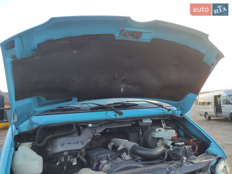 Вантажний фургон Mercedes-Benz Sprinter 2005 в Рівному