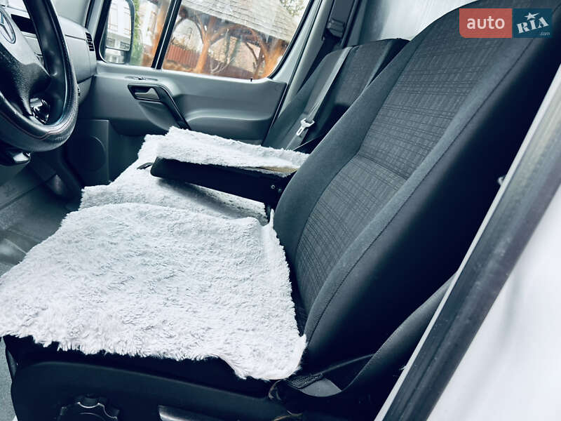 Вантажний фургон Mercedes-Benz Sprinter 2016 в Тячеві