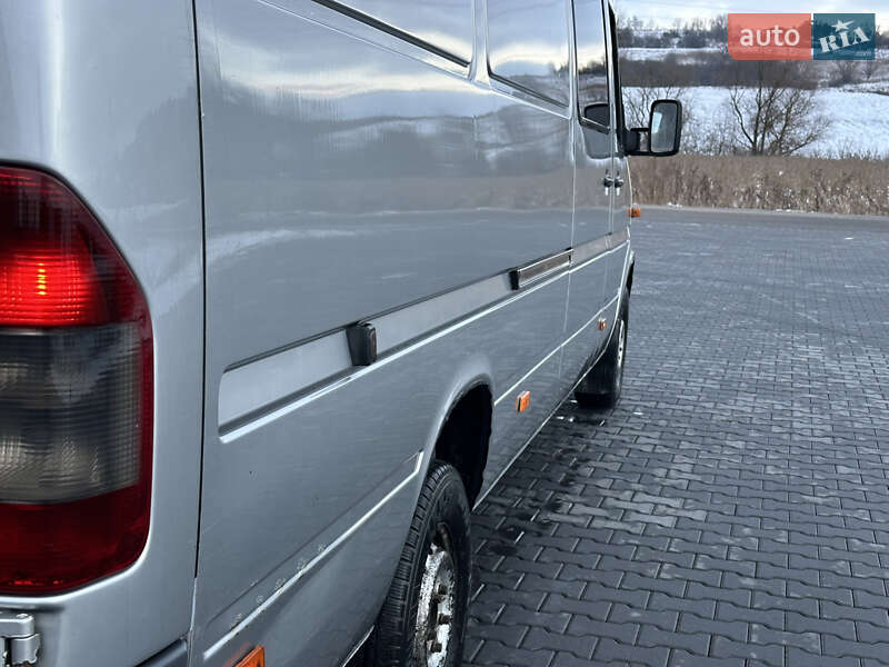 Вантажний фургон Mercedes-Benz Sprinter 2004 в Чернівцях