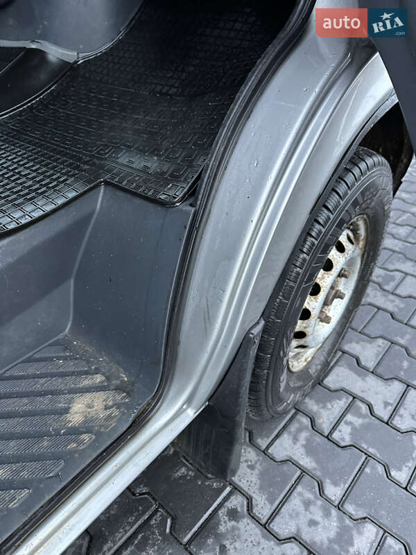 Вантажний фургон Mercedes-Benz Sprinter 2004 в Чернівцях