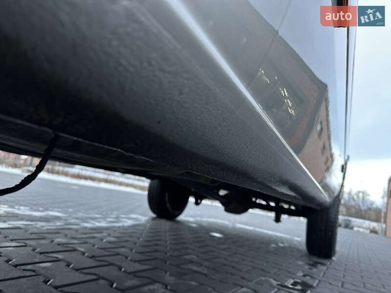 Вантажний фургон Mercedes-Benz Sprinter 2004 в Чернівцях