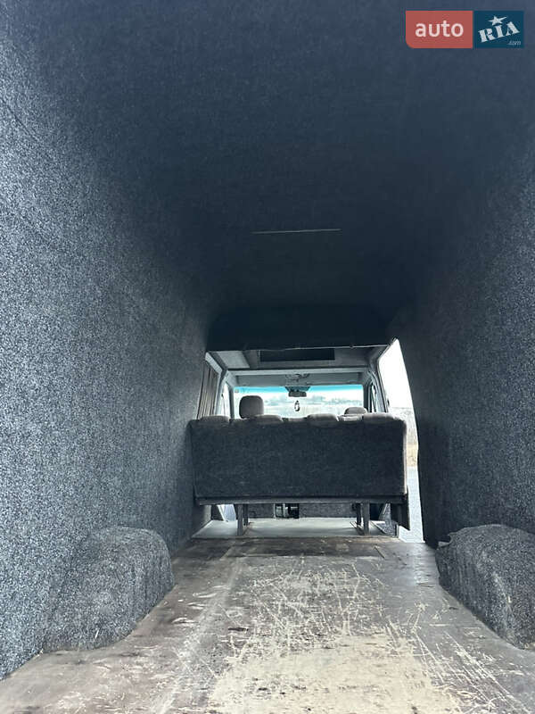 Вантажний фургон Mercedes-Benz Sprinter 2004 в Чернівцях