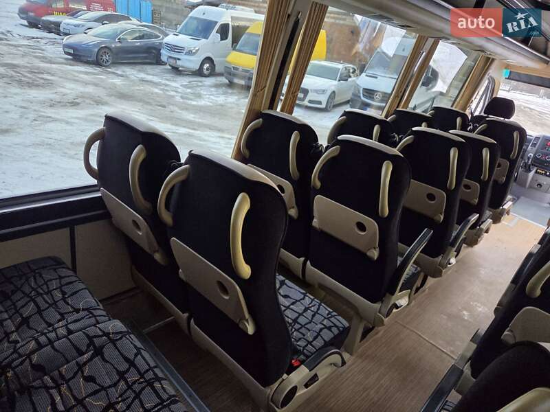 Туристичний / Міжміський автобус Mercedes-Benz Sprinter 2015 в Чернівцях