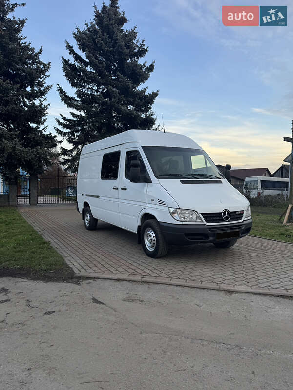 Грузовой фургон Mercedes-Benz Sprinter 2006 в Ровно фото 5 Грузовой фургон Mercedes-Benz Sprinter 2006 в Ровно