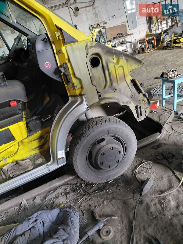 Эвакуатор Mercedes-Benz Sprinter 2004 в Черноморске