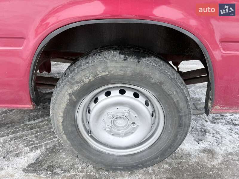 Вантажопасажирський фургон Mercedes-Benz Sprinter 2000 в Хмельницькому