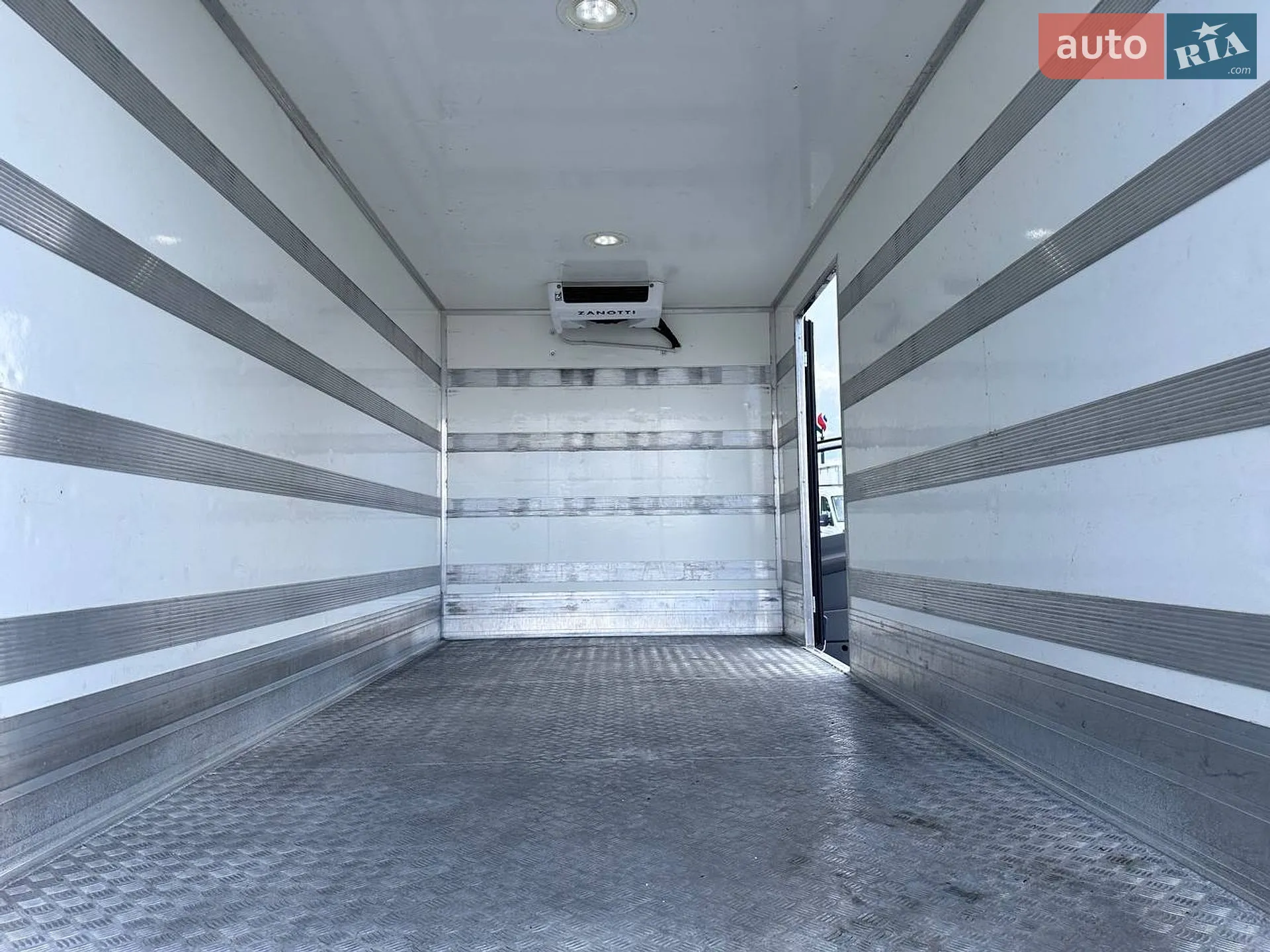 2019 Mercedes-Benz Sprinter - мініатюра 35