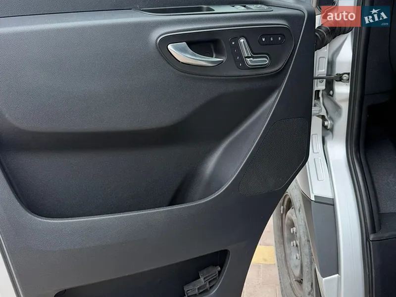 Mercedes-Benz Sprinter 2019 VIN WD4PF1CD2KP141847 фото оголошення 19 з 54