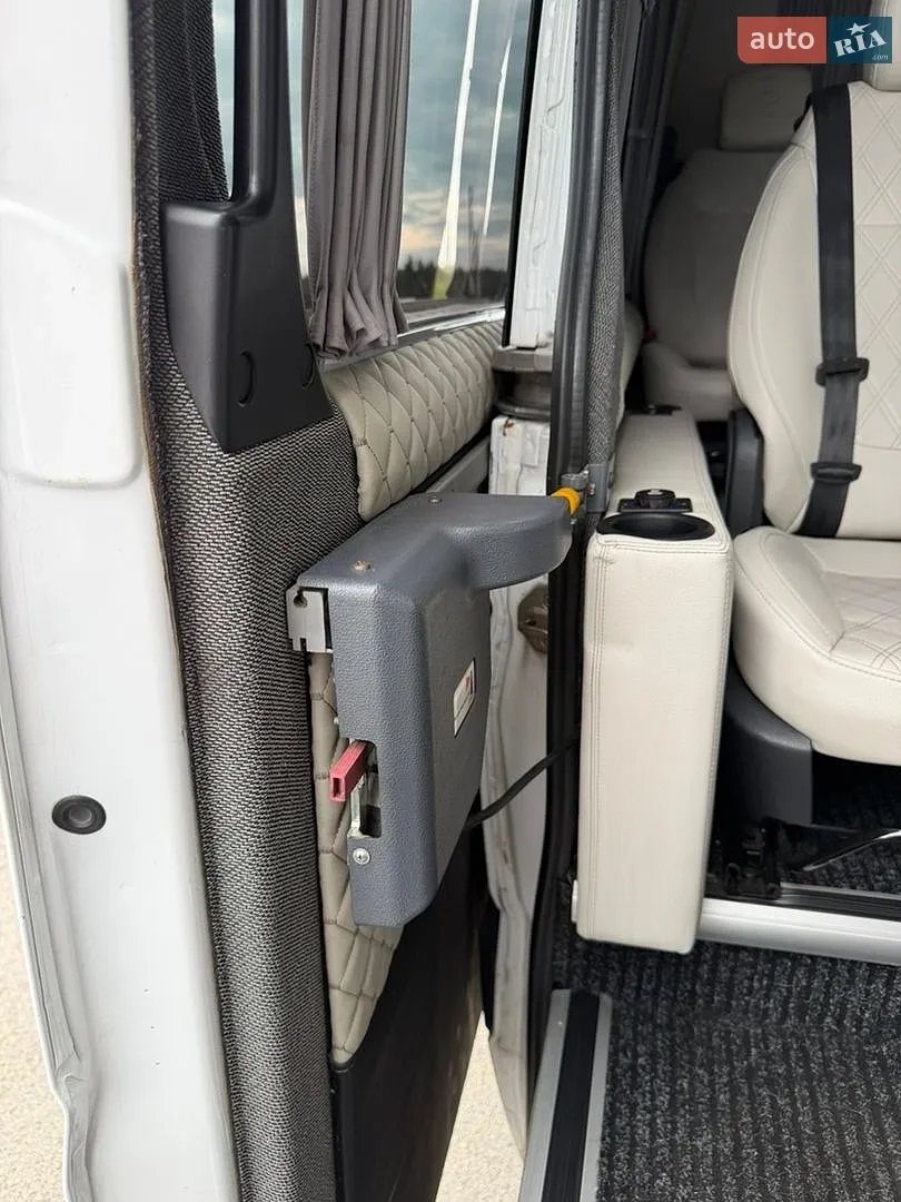 2010 Mercedes-Benz Sprinter - мініатюра 20