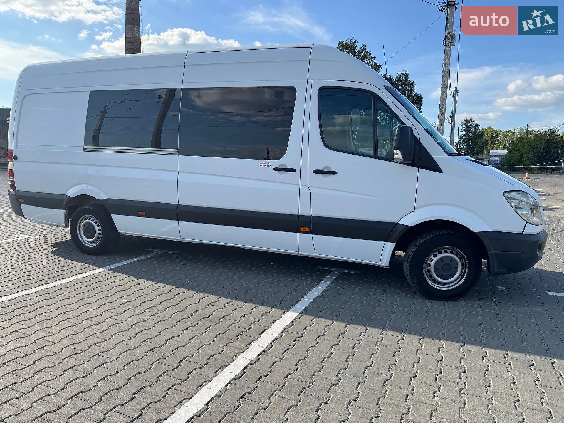 2010 Mercedes-Benz Sprinter - мініатюра 2