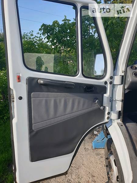 Грузовой фургон Mercedes-Benz T1 1994 в Полтаве