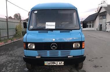 Грузовой фургон Mercedes-Benz T1 1992 в 