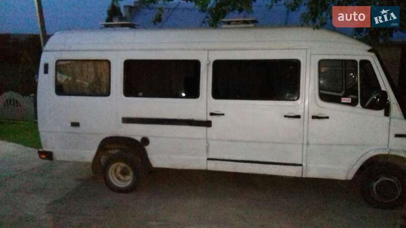 Мікроавтобус Mercedes-Benz T1 1992 в Хотині