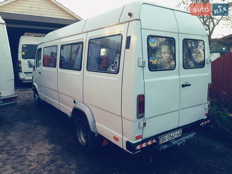 Пригородный автобус Mercedes-Benz T1 1995 в Рокитном
