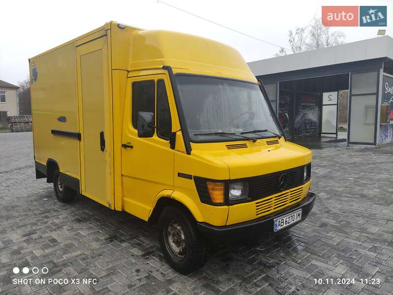 Вантажний фургон Mercedes-Benz T1 1995 в Немирові