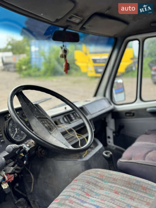 Грузовой фургон Mercedes-Benz T1 1994 в Черновцах