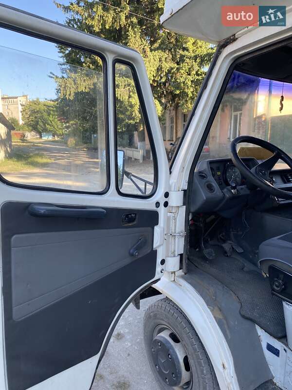 Вантажний фургон Mercedes-Benz T1 1992 в Городенці
