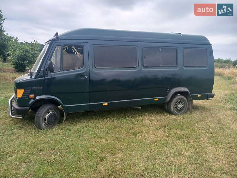 Вантажопасажирський фургон Mercedes-Benz T1 1995 в Львові